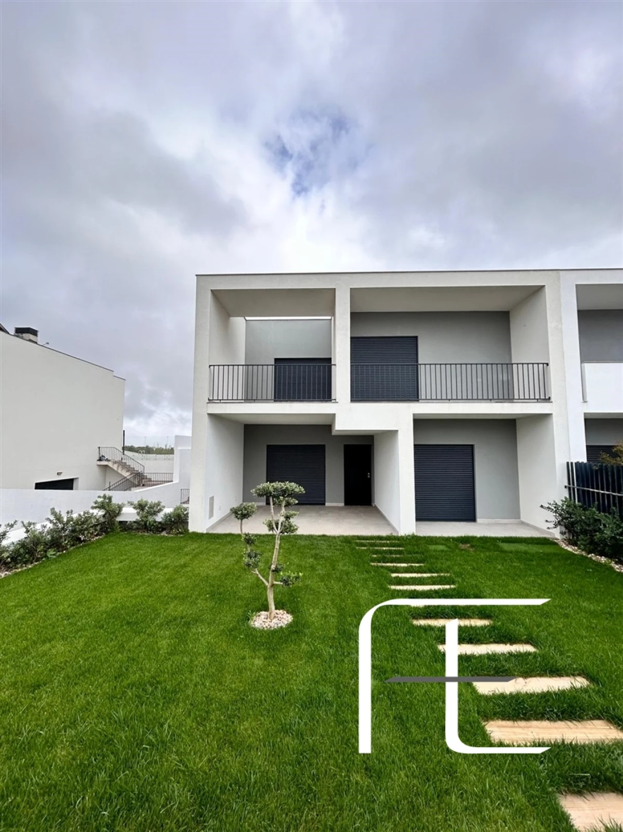 Moradia T4 para Venda em Venteira Foto 2