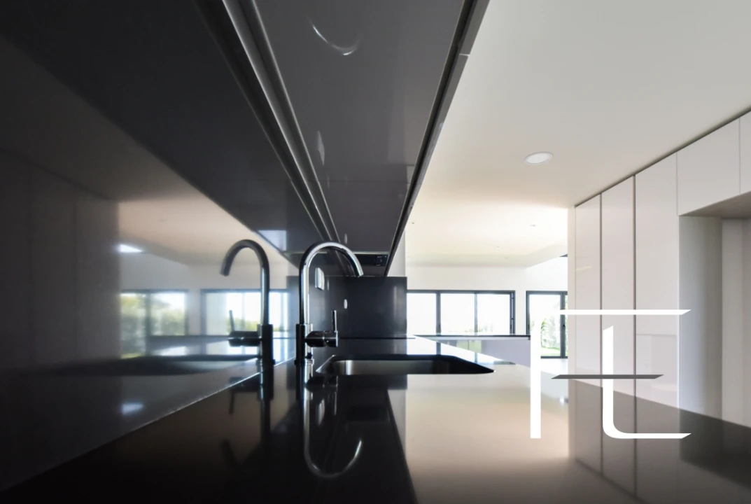 Moradia T4 para Venda em Venteira Foto 30