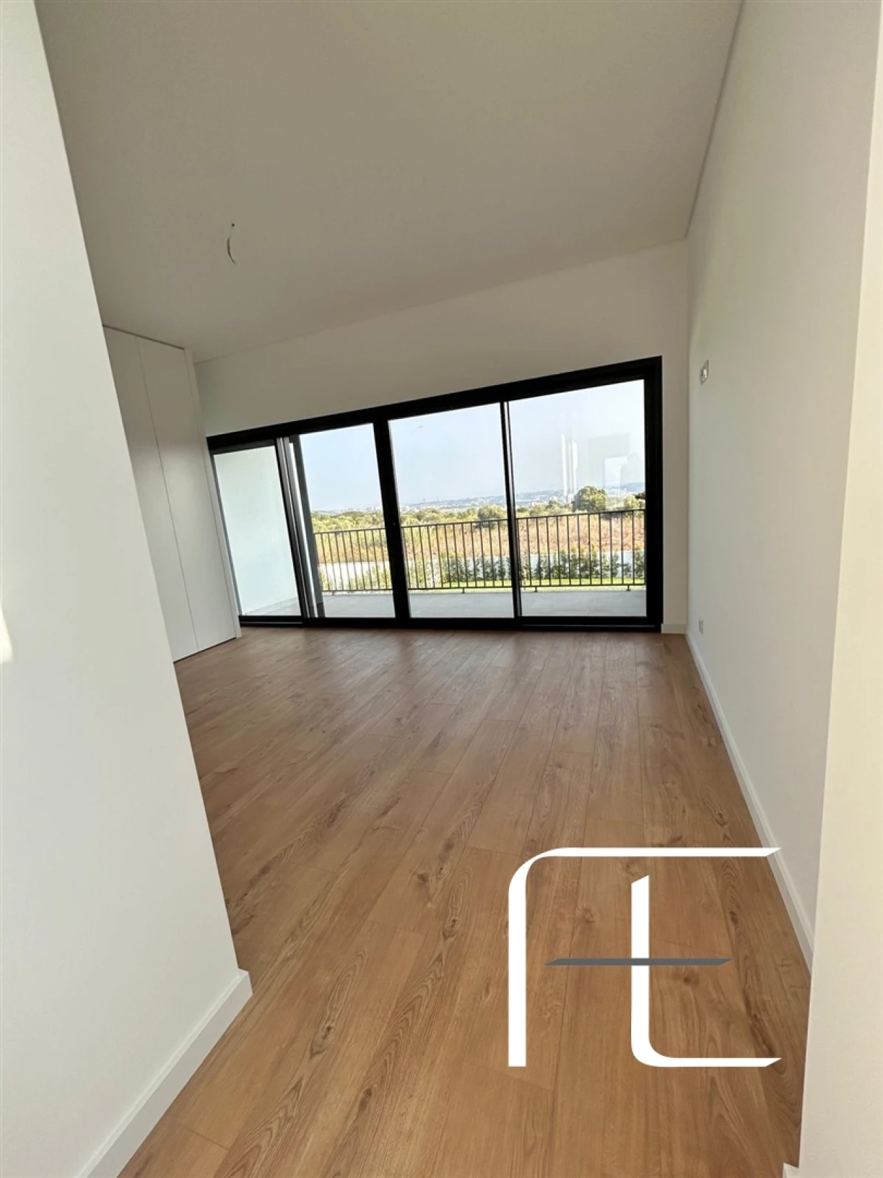 Moradia T4 para Venda em Venteira Foto 26