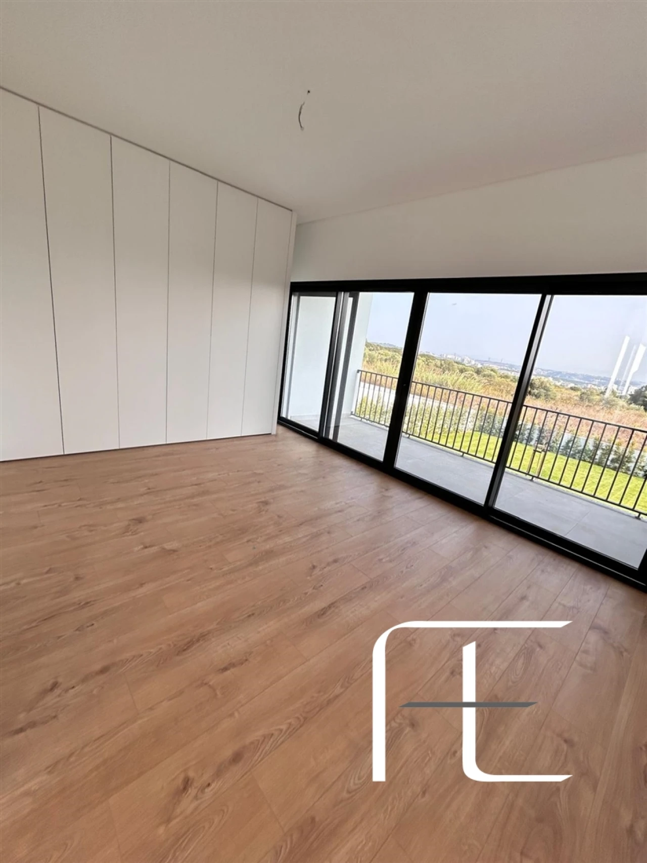 Moradia T4 para Venda em Venteira Foto 27