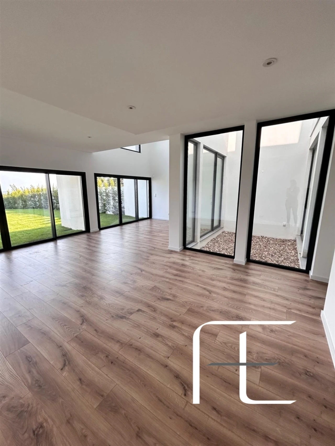 Moradia T4 para Venda em Venteira Foto 6