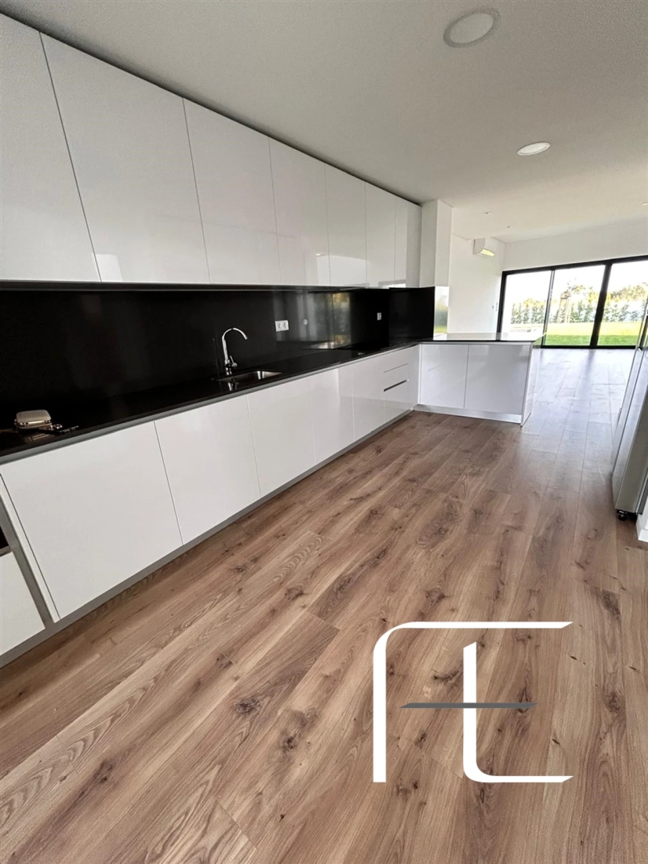 Moradia T4 para Venda em Venteira Foto 4