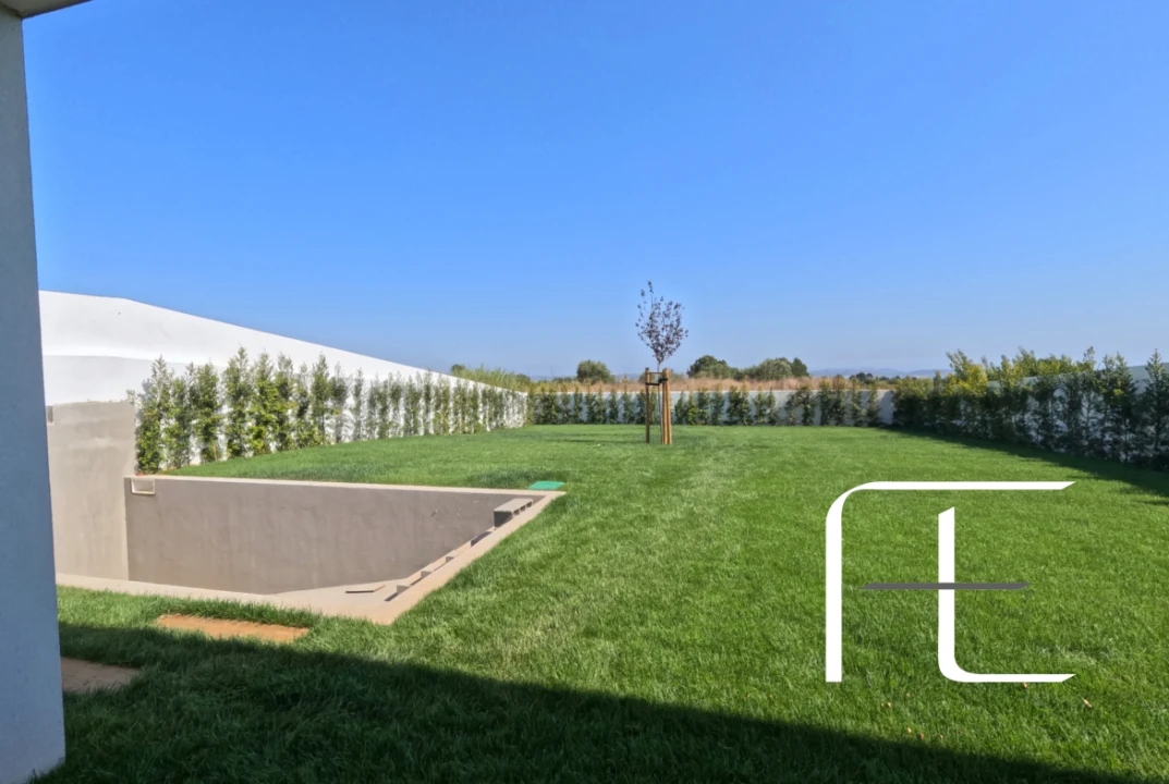 Moradia T4 para Venda em Venteira Foto 33