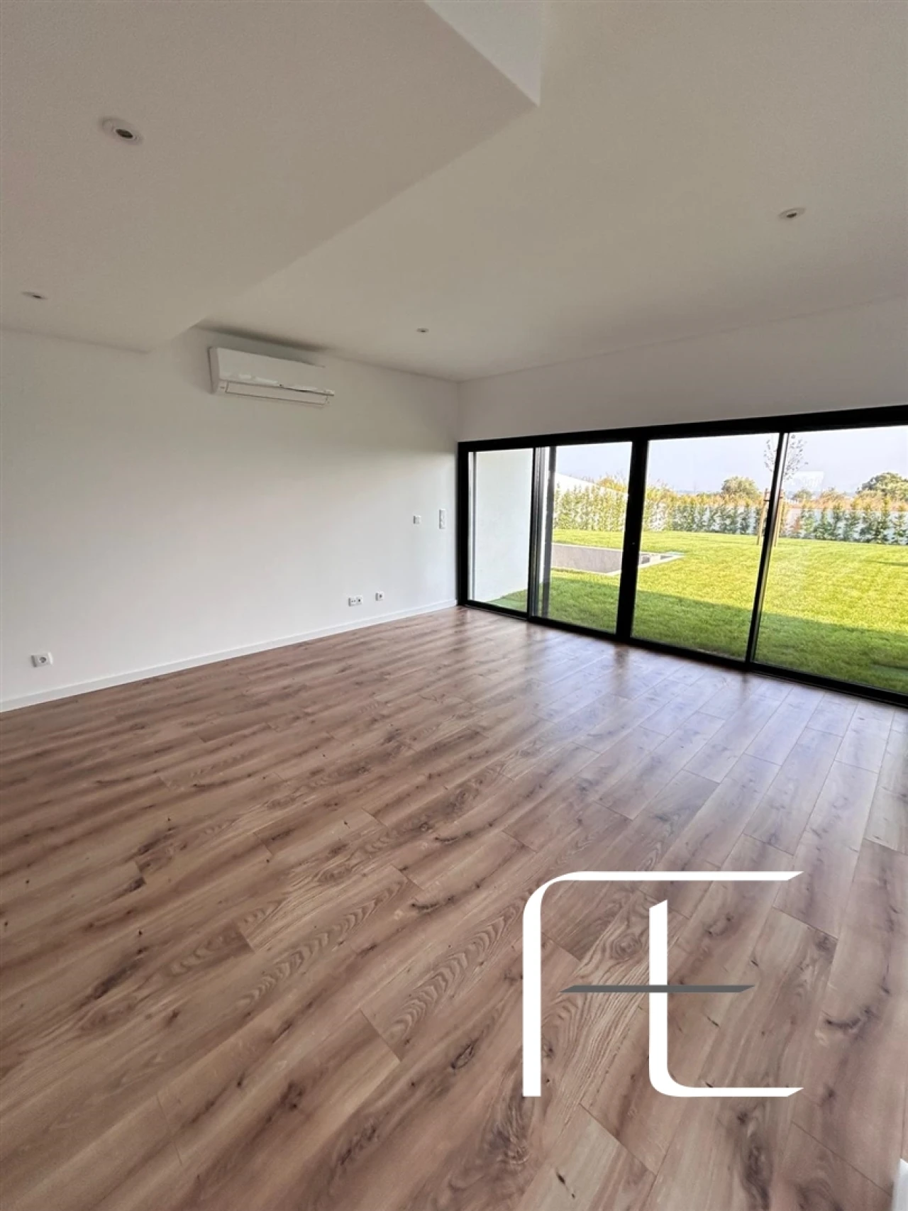 Moradia T4 para Venda em Venteira Foto 10