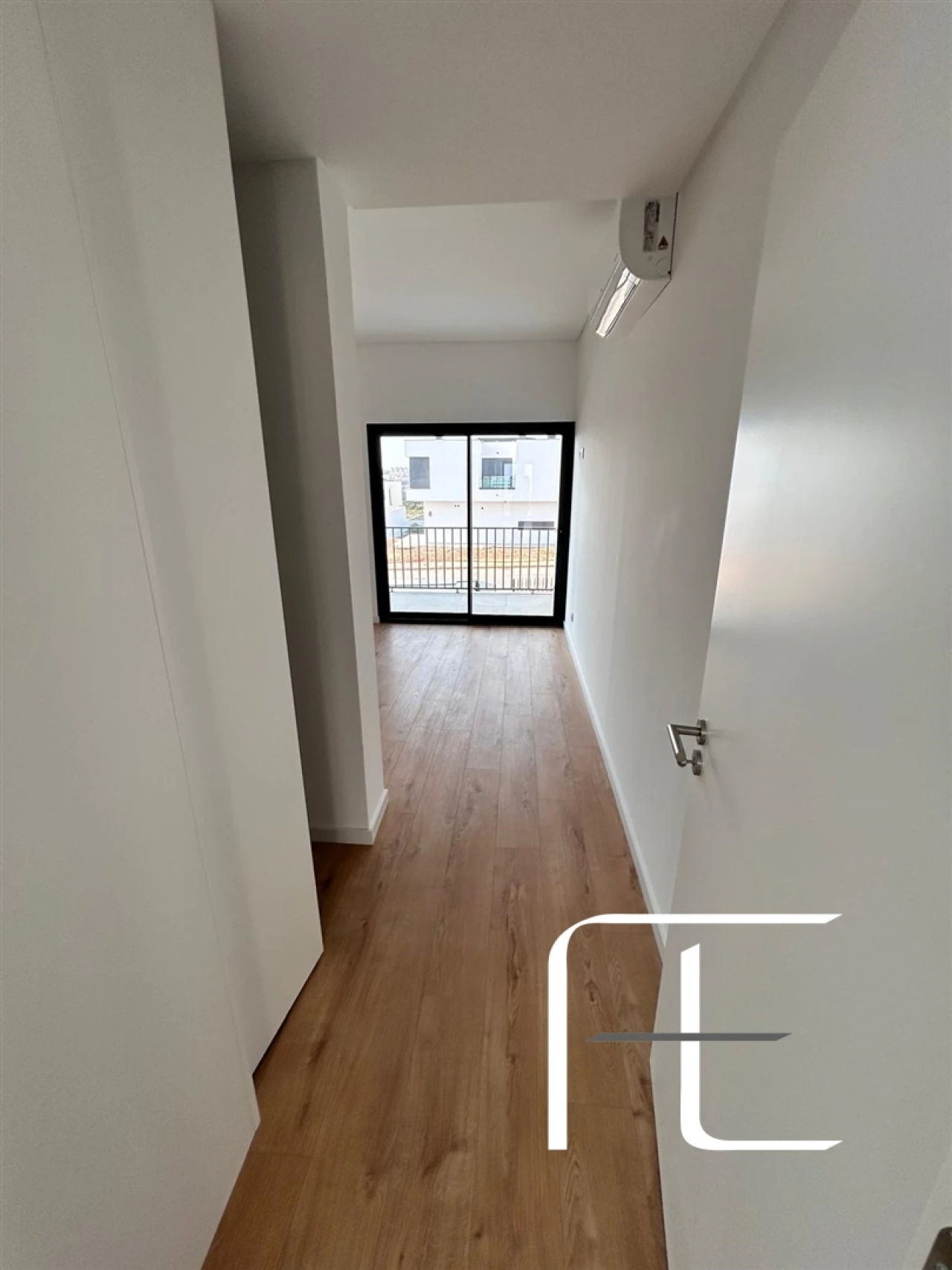 Moradia T4 para Venda em Venteira Foto 18