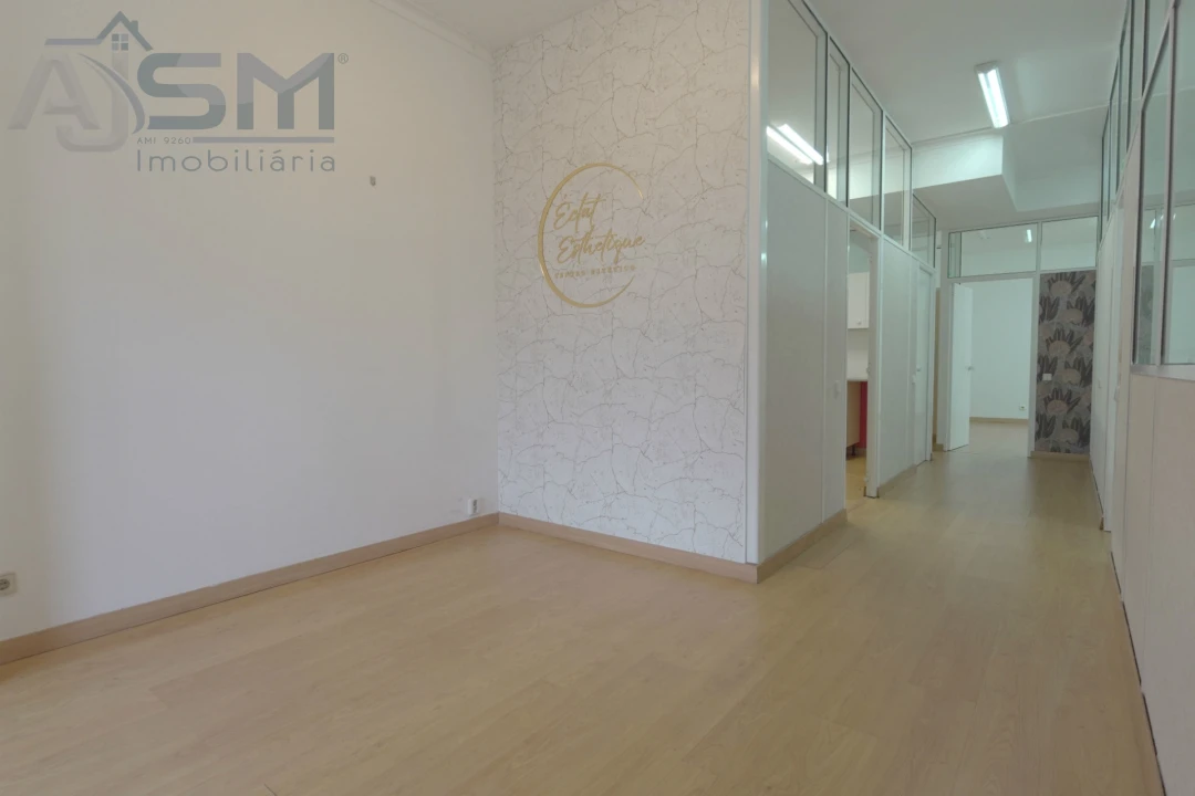 Loja para Arrendamento em Cacém e São Marcos Foto 4