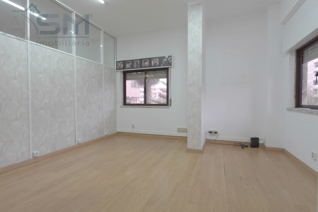 Loja para Arrendamento em Cacém e São Marcos Foto 2