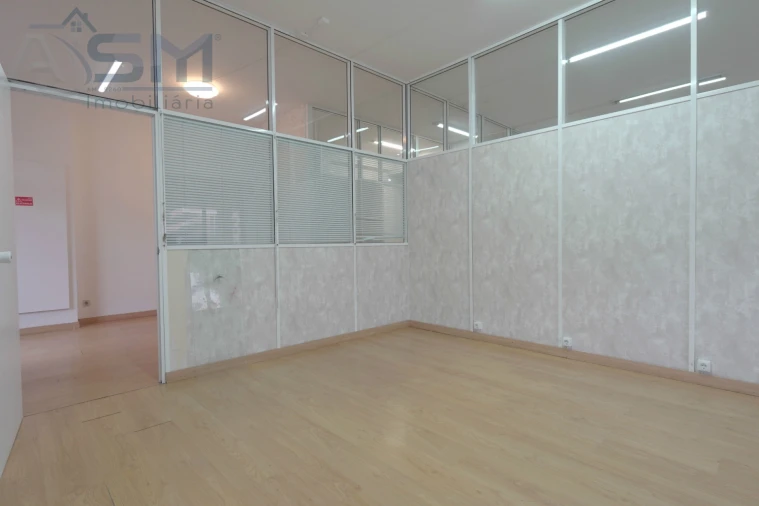 Loja para Arrendamento em Cacém e São Marcos Foto 3