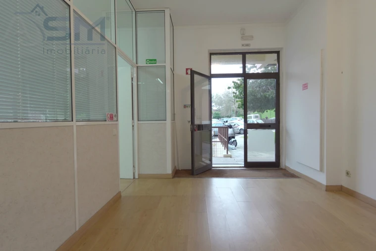 Loja para Arrendamento em Cacém e São Marcos Foto 6