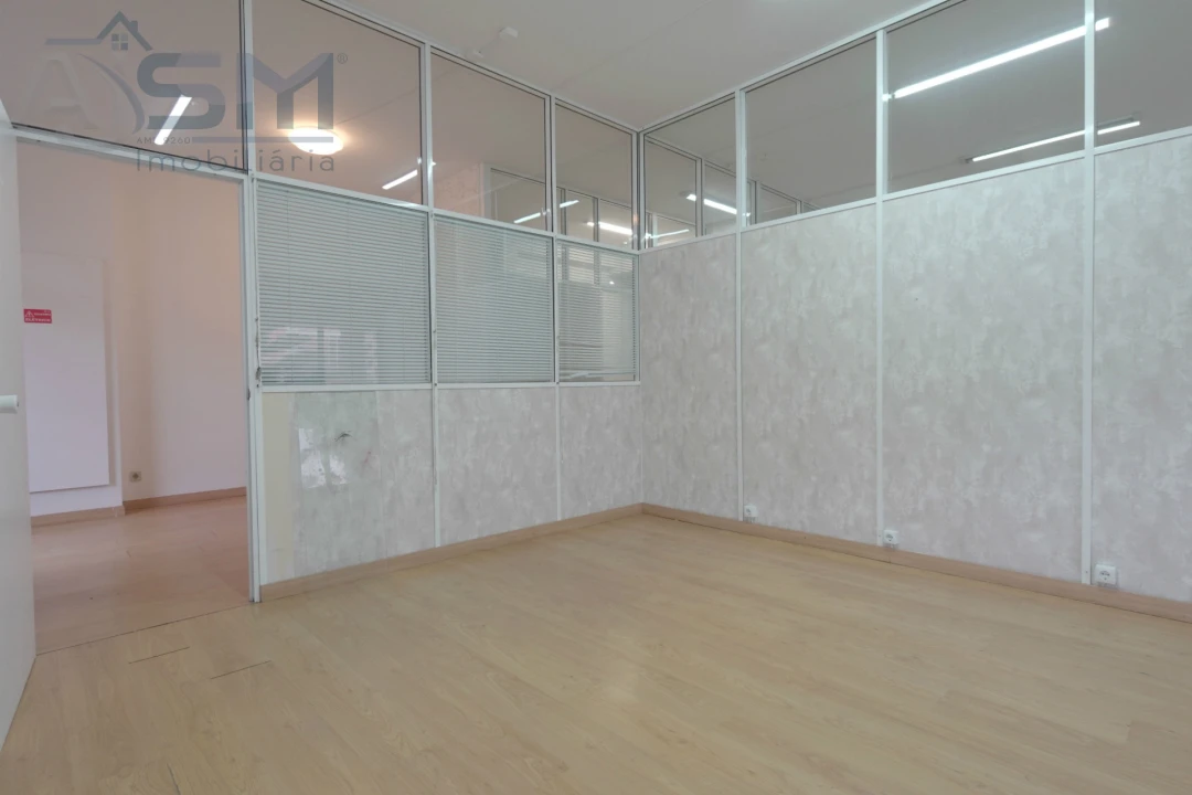 Loja para Arrendamento em Cacém e São Marcos Foto 3