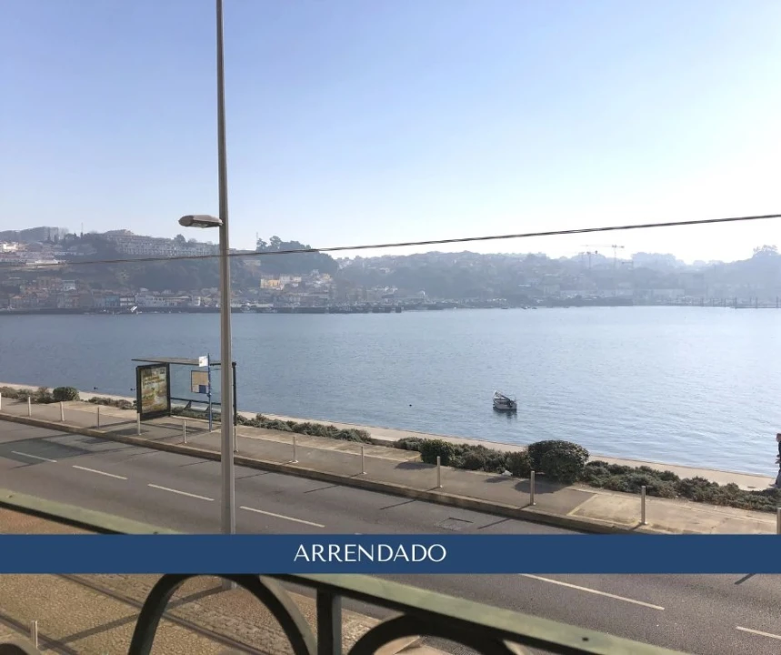 Escritório para Arrendamento em Lordelo do Ouro e Massarelos Foto 1