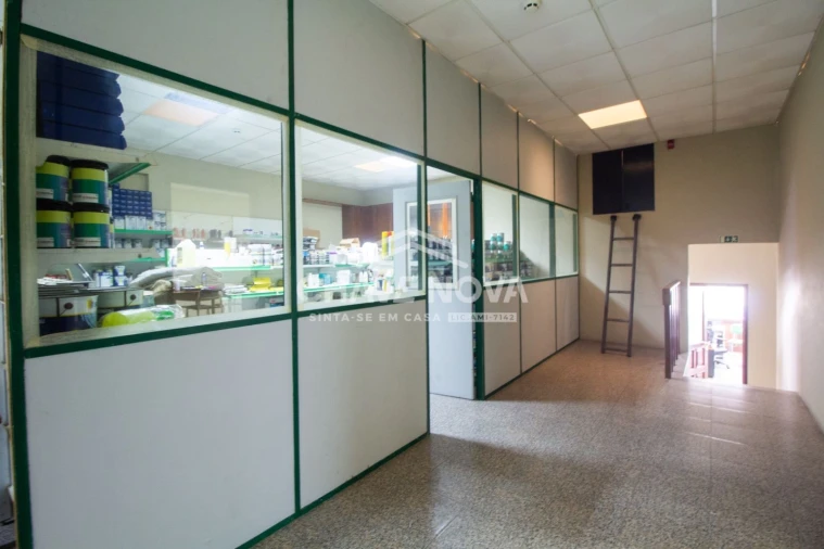 Armazém para Venda em Fânzeres e São Pedro da Cova Foto 3