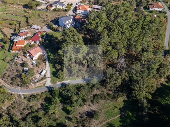 Terreno para Venda em Adoufe e Vilarinho de Samardã Foto 2