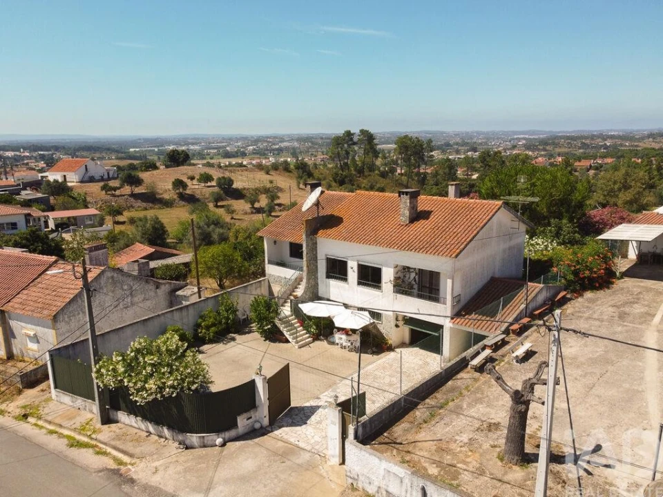 Moradia T3 para Venda em São Pedro de Tomar Foto 2