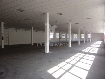 Armazém para Arrendamento em Paranhos