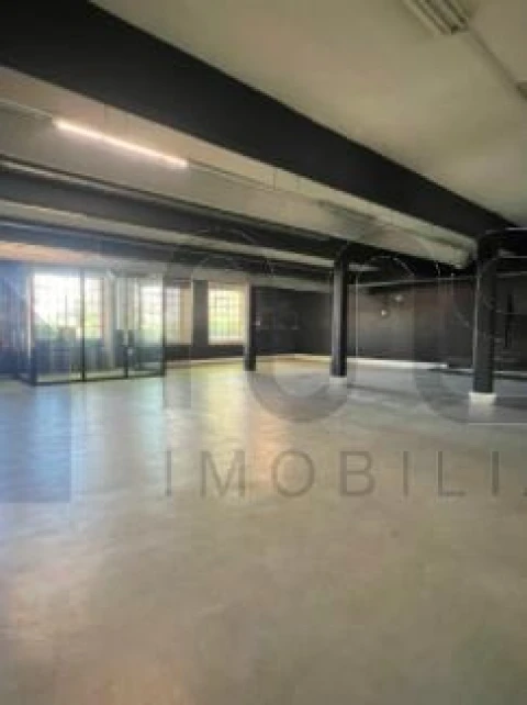 Armazém para Arrendamento em Paranhos