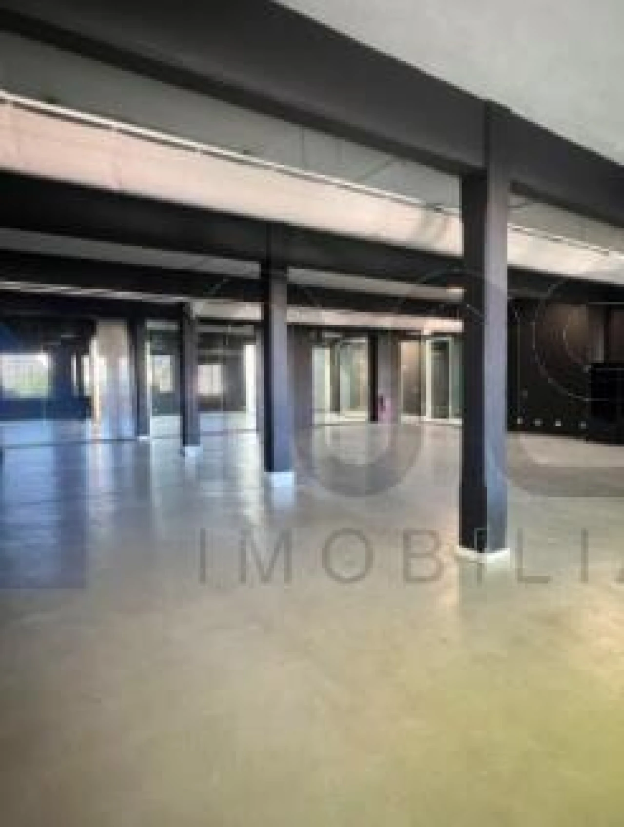 Armazém para Arrendamento em Paranhos Foto 1