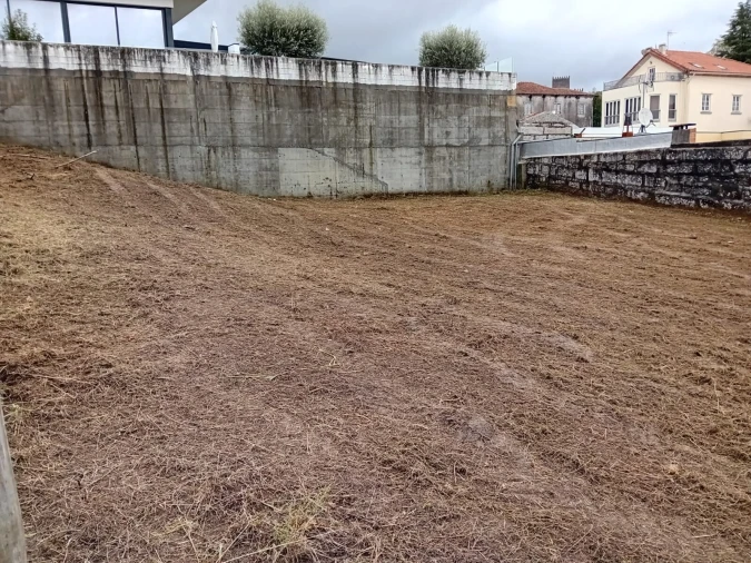 Terreno para Venda em Oliveira, São Paio e São Sebastião Foto 2
