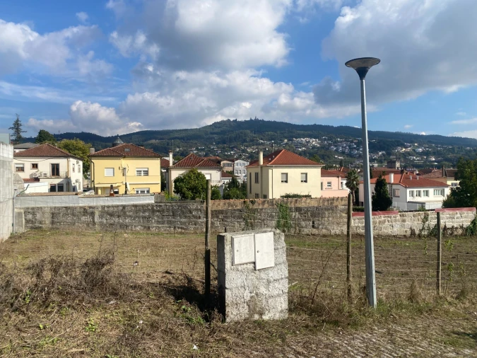 Terreno para Venda em Oliveira, São Paio e São Sebastião Foto 3