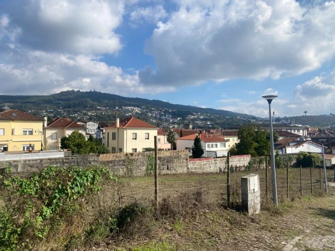 Terreno para Venda em Oliveira, São Paio e São Sebastião Foto 2