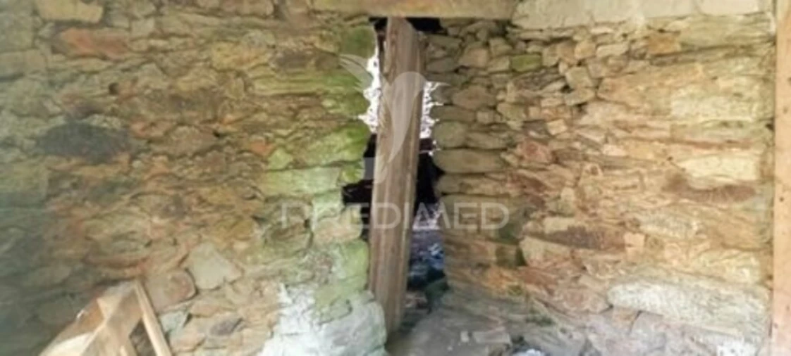 Moradia T2 para Venda em Abaças Foto 4