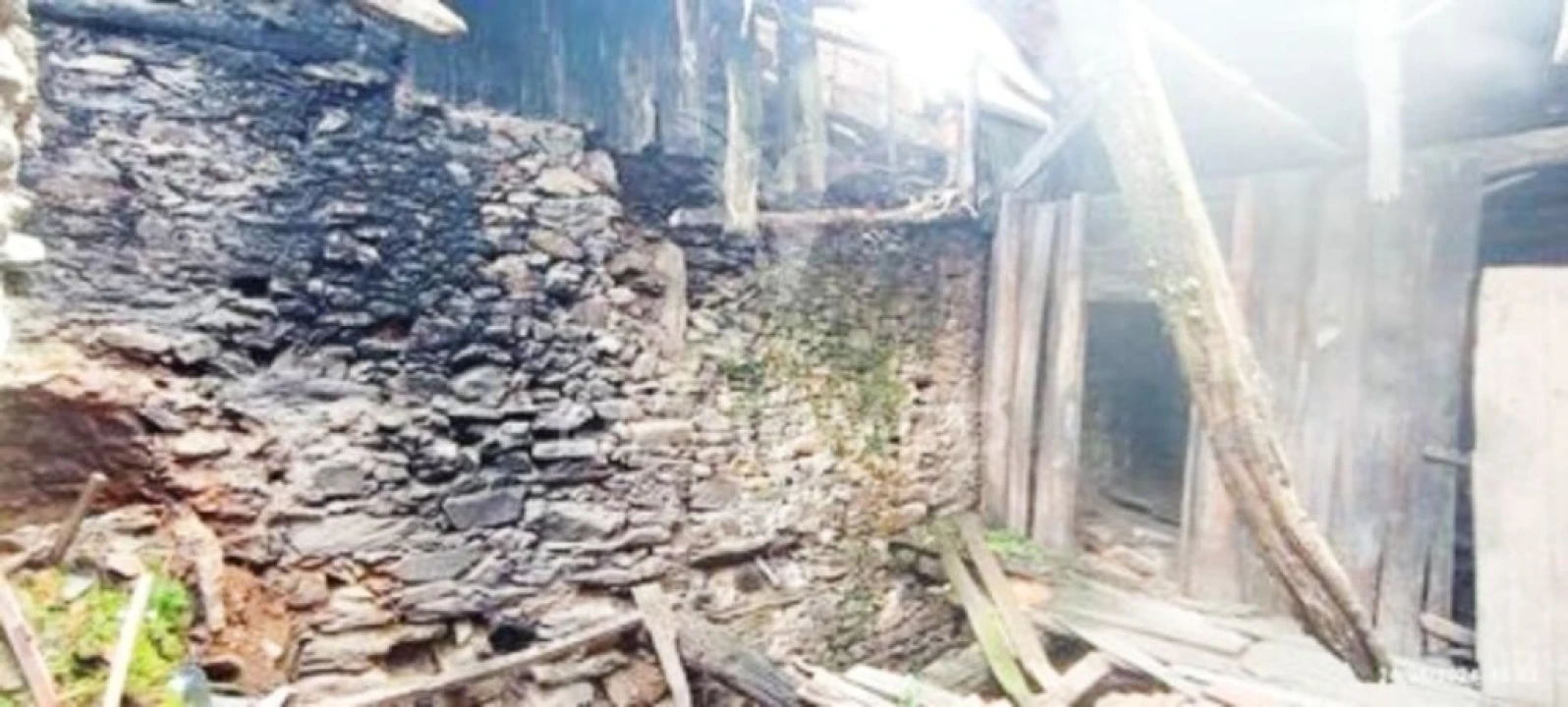 Moradia T2 para Venda em Abaças Foto 3