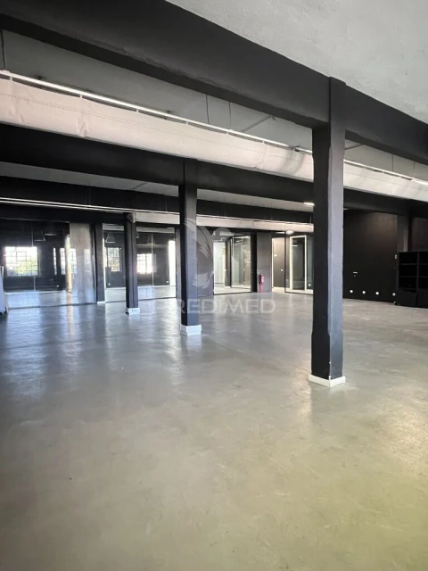 Armazém para Arrendamento em Paranhos