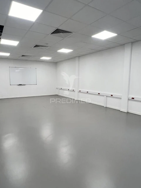 Armazém para Arrendamento em Paranhos