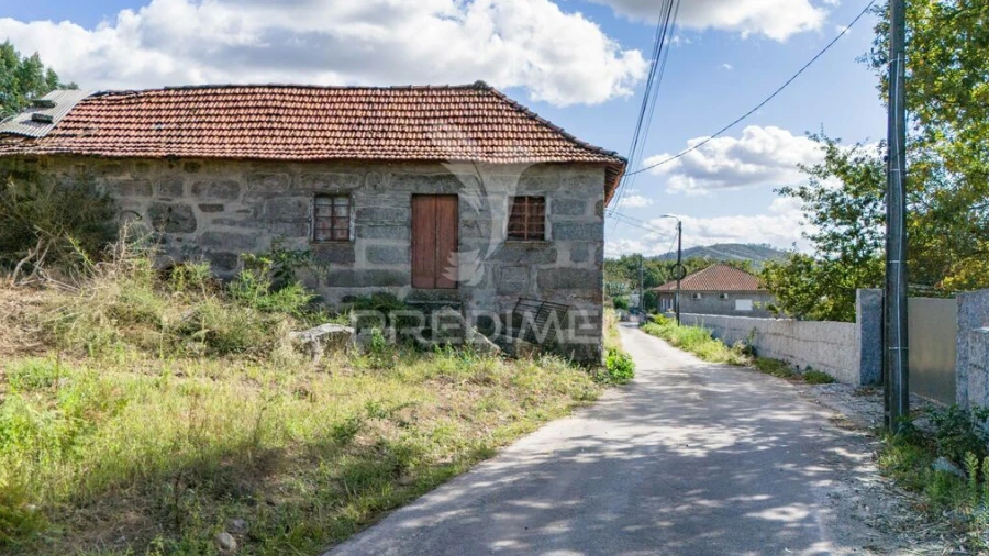 Moradia T3 para Venda em Airão Santa Maria, Airão São João e Vermil