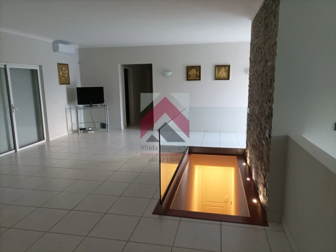 Moradia T3 para Venda em Odiaxere Foto 2