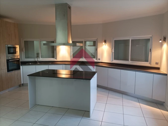 Moradia T3 para Venda em Odiaxere Foto 1