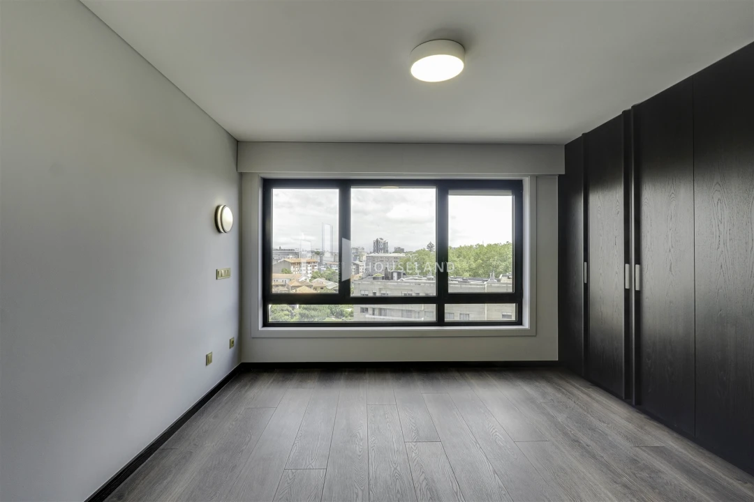 Apartamento T4 para Venda em Lordelo do Ouro e Massarelos Foto 18