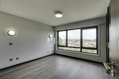 Apartamento T4 para Venda em Lordelo do Ouro e Massarelos