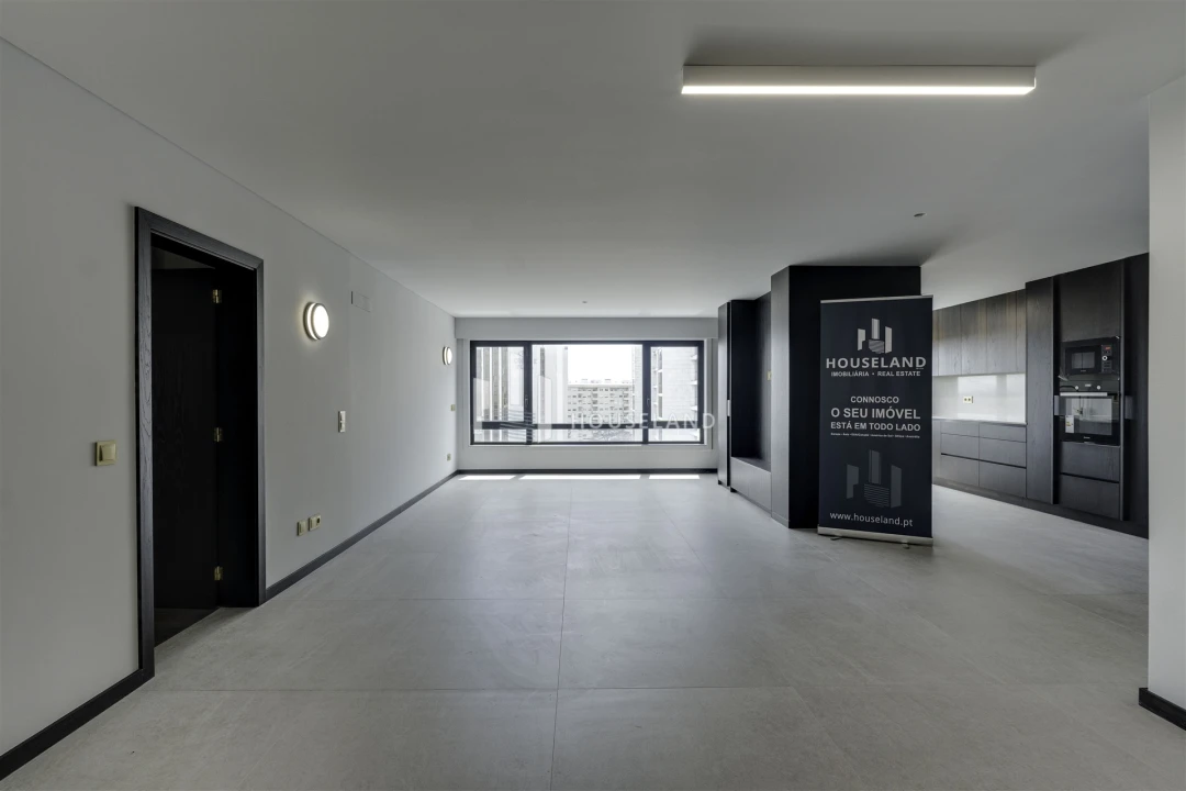 Apartamento T4 para Venda em Lordelo do Ouro e Massarelos Foto 1