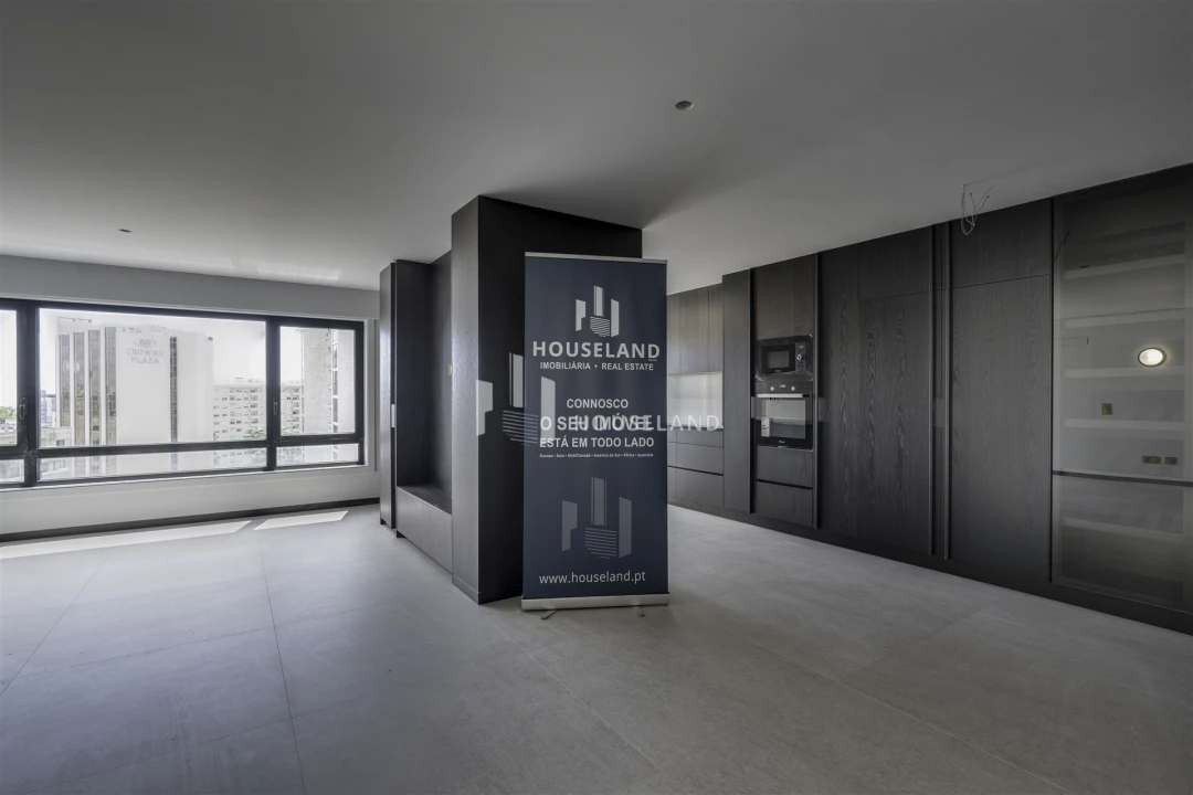 Apartamento T4 para Venda em Lordelo do Ouro e Massarelos Foto 32