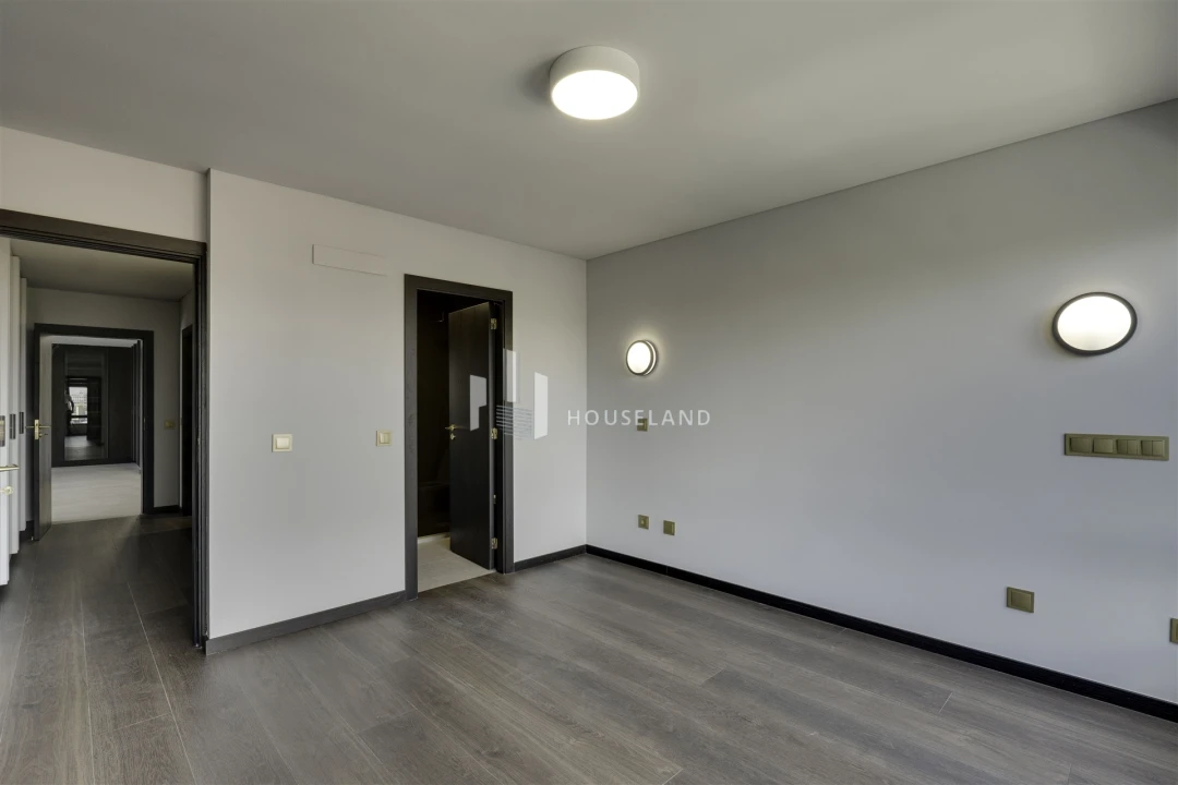 Apartamento T4 para Venda em Lordelo do Ouro e Massarelos Foto 20