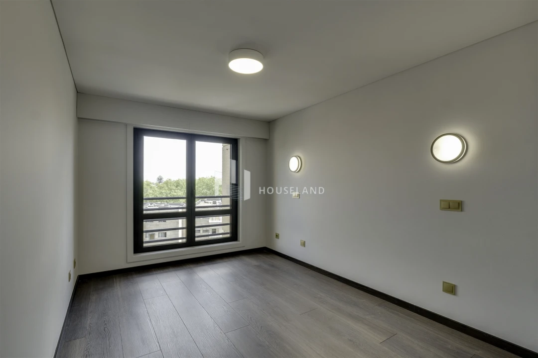 Apartamento T4 para Venda em Lordelo do Ouro e Massarelos Foto 28