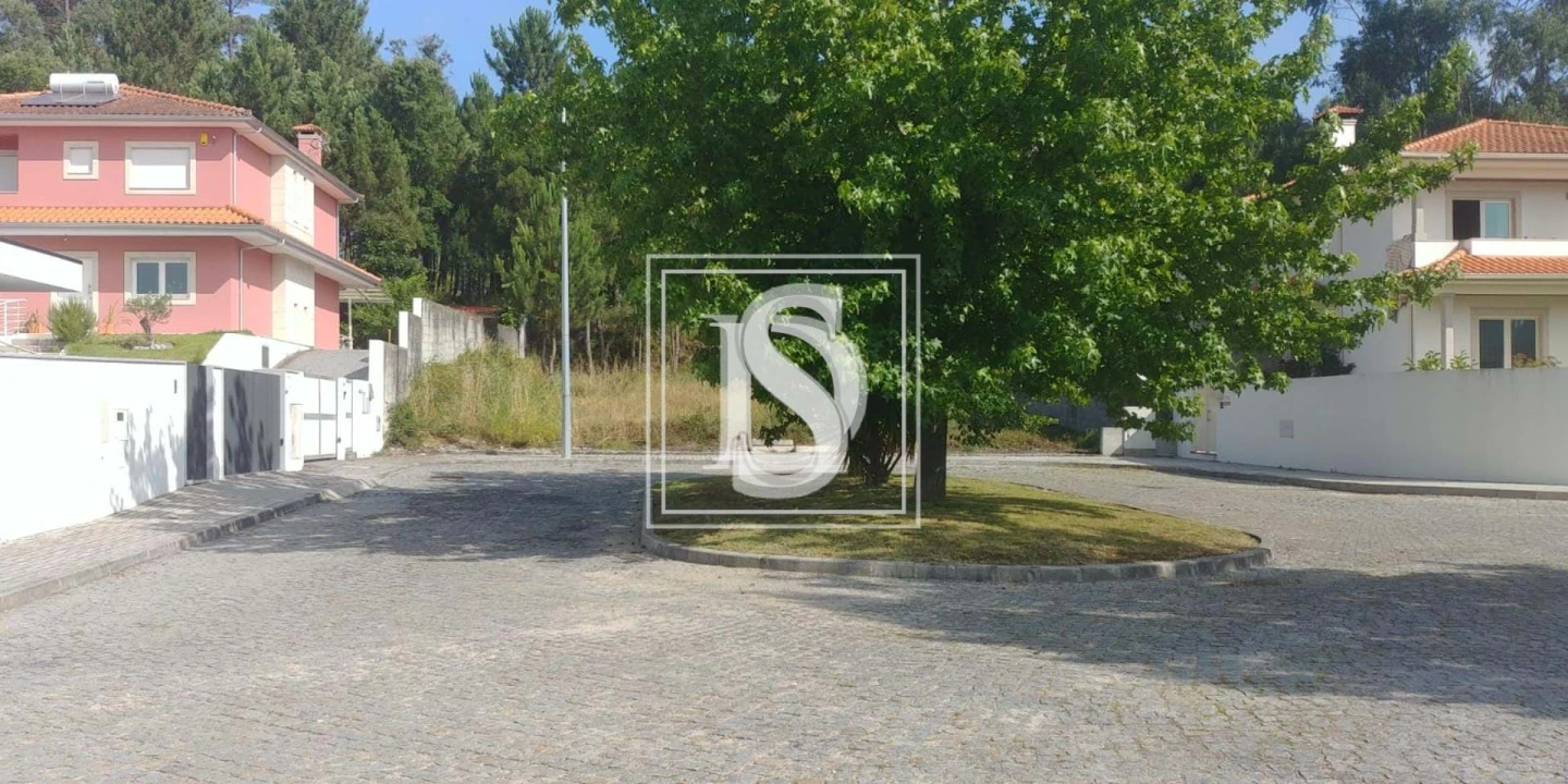 Terreno para Venda em Ruilhe Foto 1