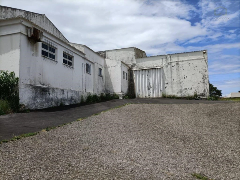 Armazém para Venda em Praia da Vitoria (Santa Cruz) Foto 4