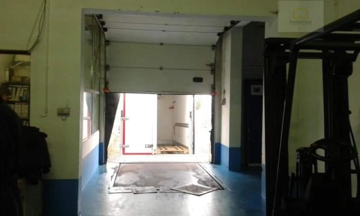 Armazém para Venda em Praia da Vitoria (Santa Cruz) Foto 7