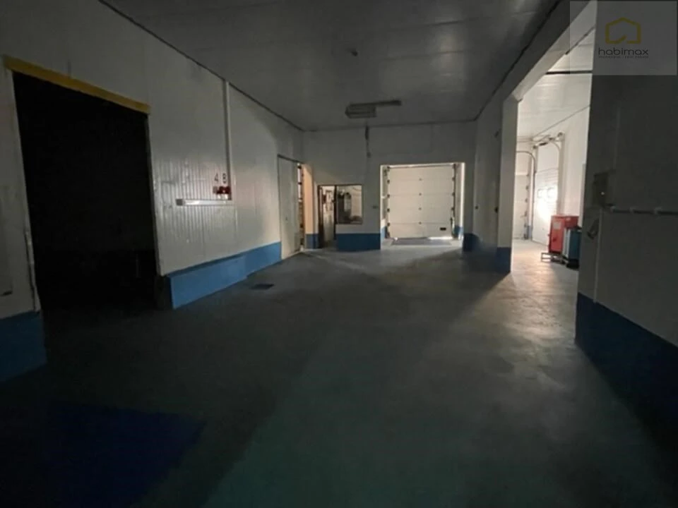 Armazém para Venda em Praia da Vitoria (Santa Cruz) Foto 8