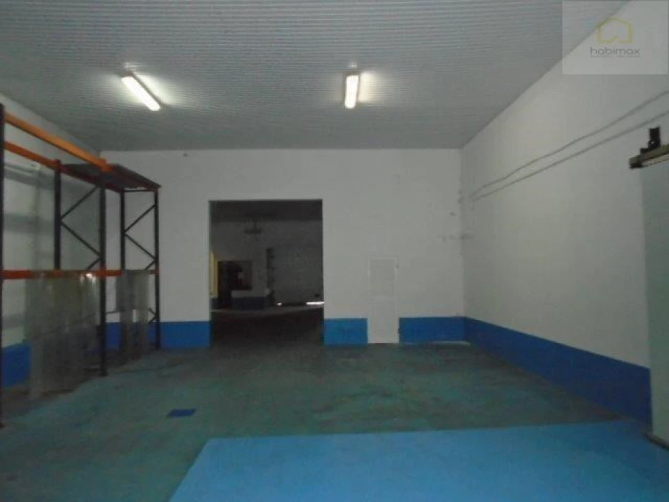 Armazém para Venda em Praia da Vitoria (Santa Cruz) Foto 9
