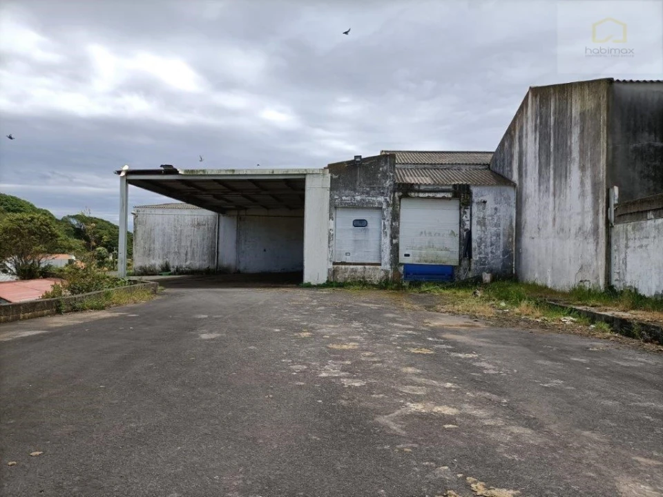 Armazém para Venda em Praia da Vitoria (Santa Cruz) Foto 20