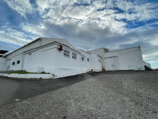 Armazém para Venda em Praia da Vitoria (Santa Cruz) Foto 3
