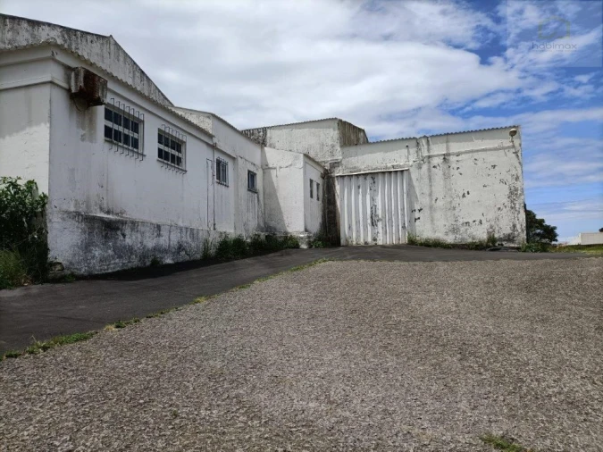 Armazém para Venda em Praia da Vitoria (Santa Cruz) Foto 4