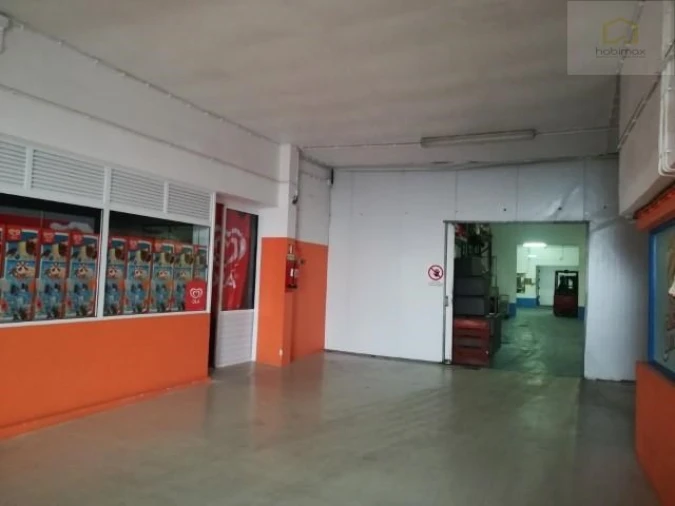 Armazém para Venda em Praia da Vitoria (Santa Cruz) Foto 6