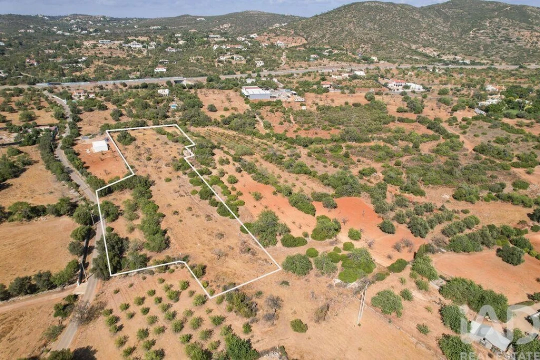 Terreno para Venda em Santa Barbara de Nexe Foto 1