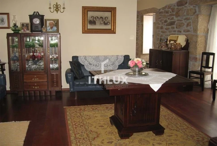 Moradia T9 para Venda em Pinheiros e Vale de Figueira Foto 9