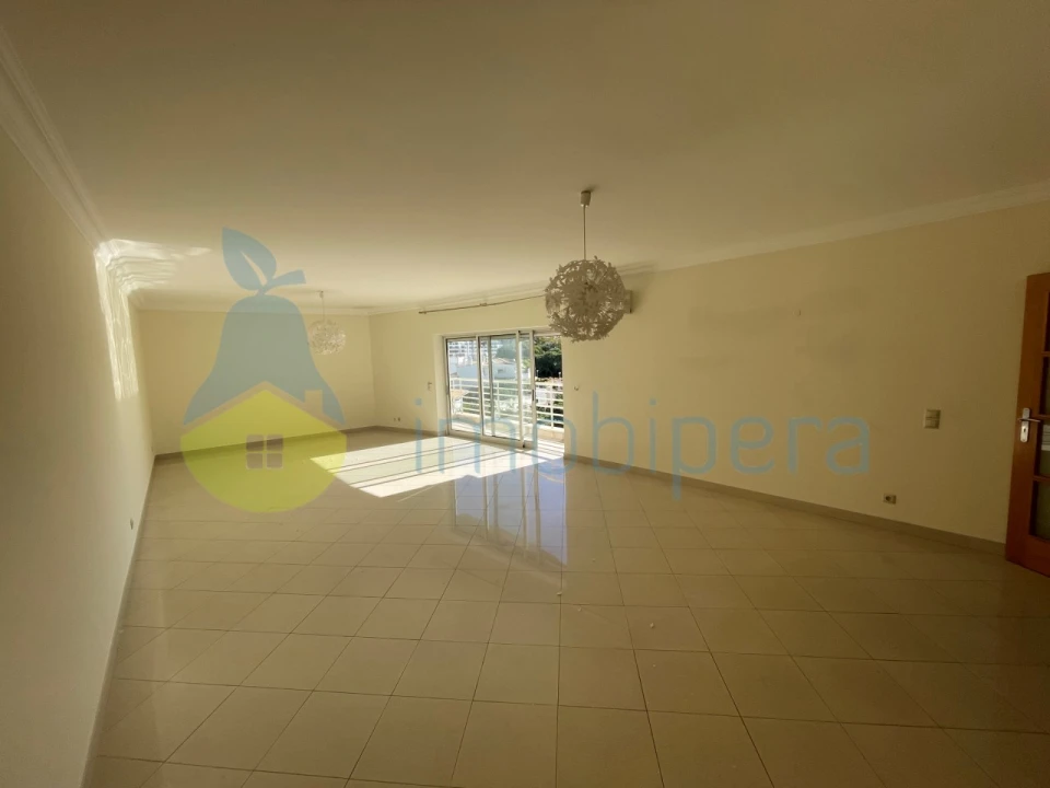 Apartamento T3 para Venda em Quarteira Foto 9