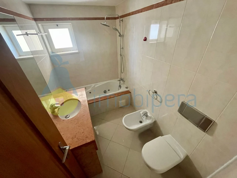Apartamento T3 para Venda em Quarteira Foto 18